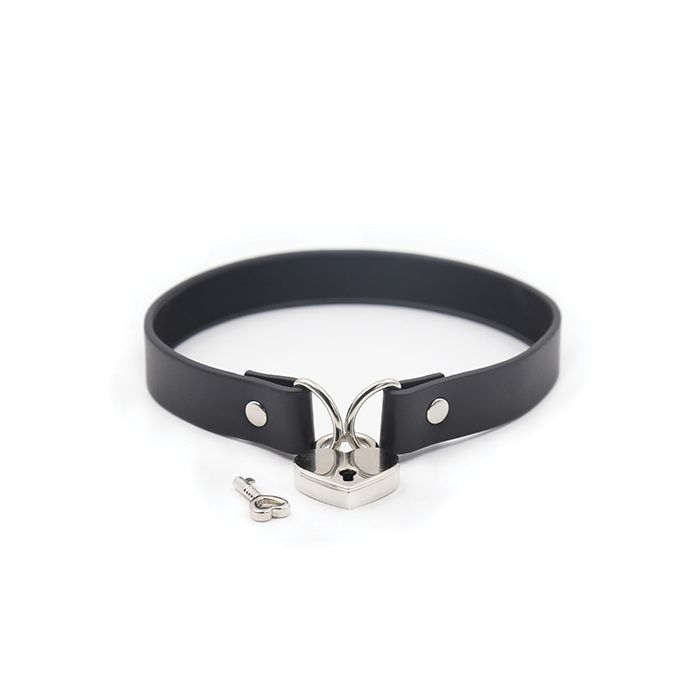 Plesur PVC Collar w/Heart Lock